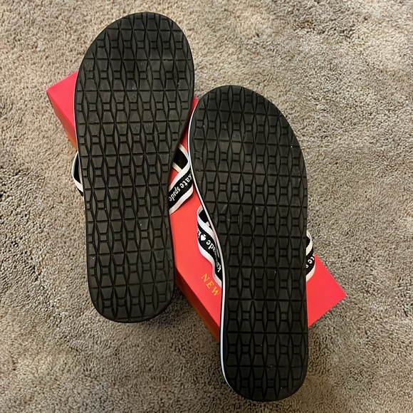 Kate Spade Fable Black Flip Flops 8 - Picture 3 of 11